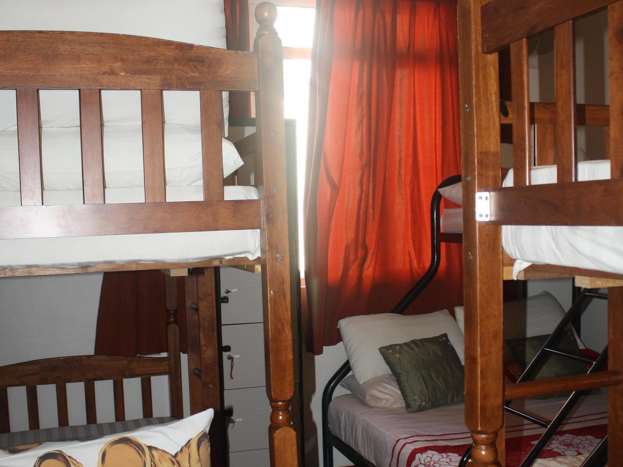 Sensi Backpackers Hostel Kota Kinabalu Exterior photo