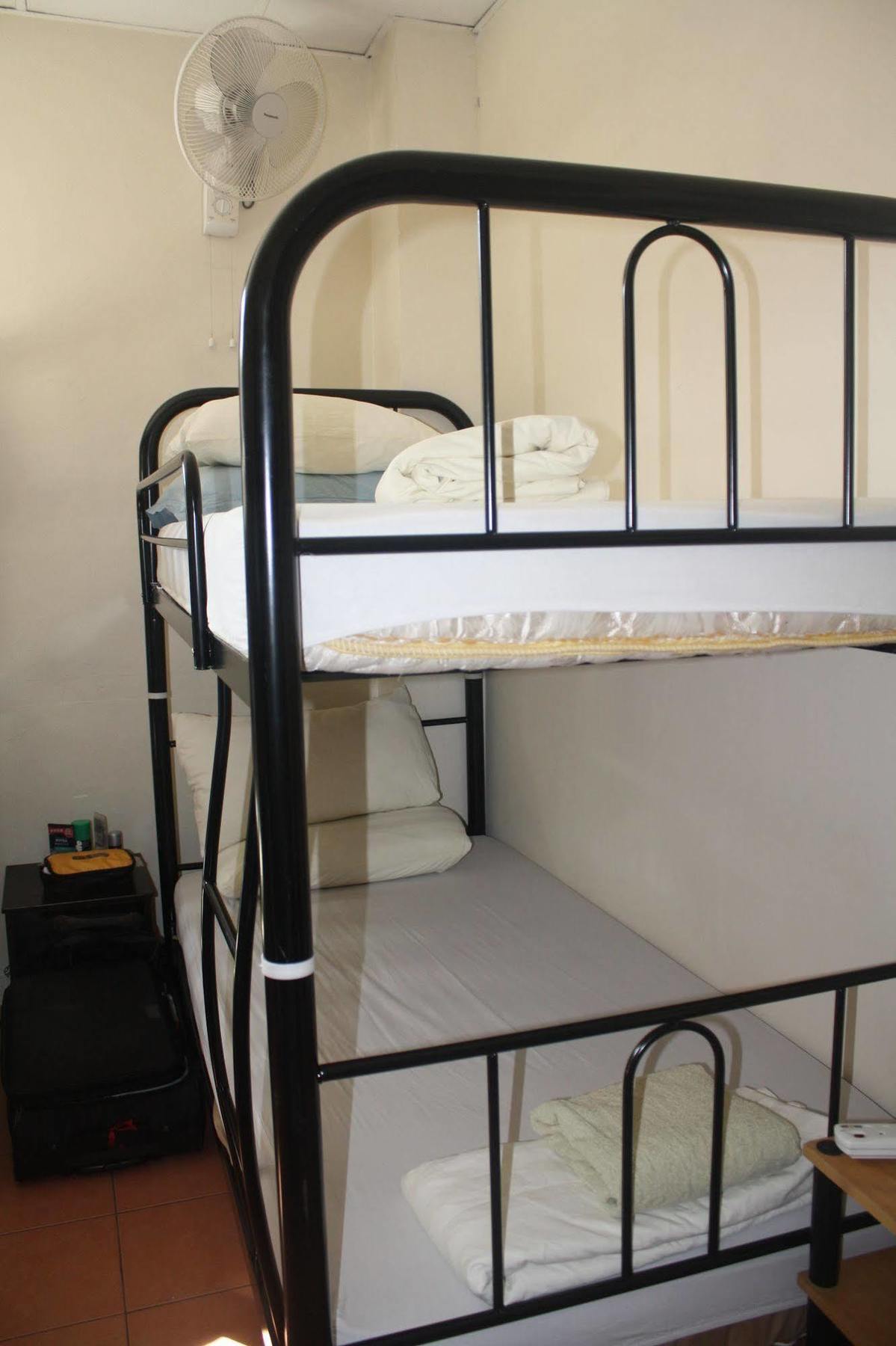 Sensi Backpackers Hostel Kota Kinabalu Exterior photo