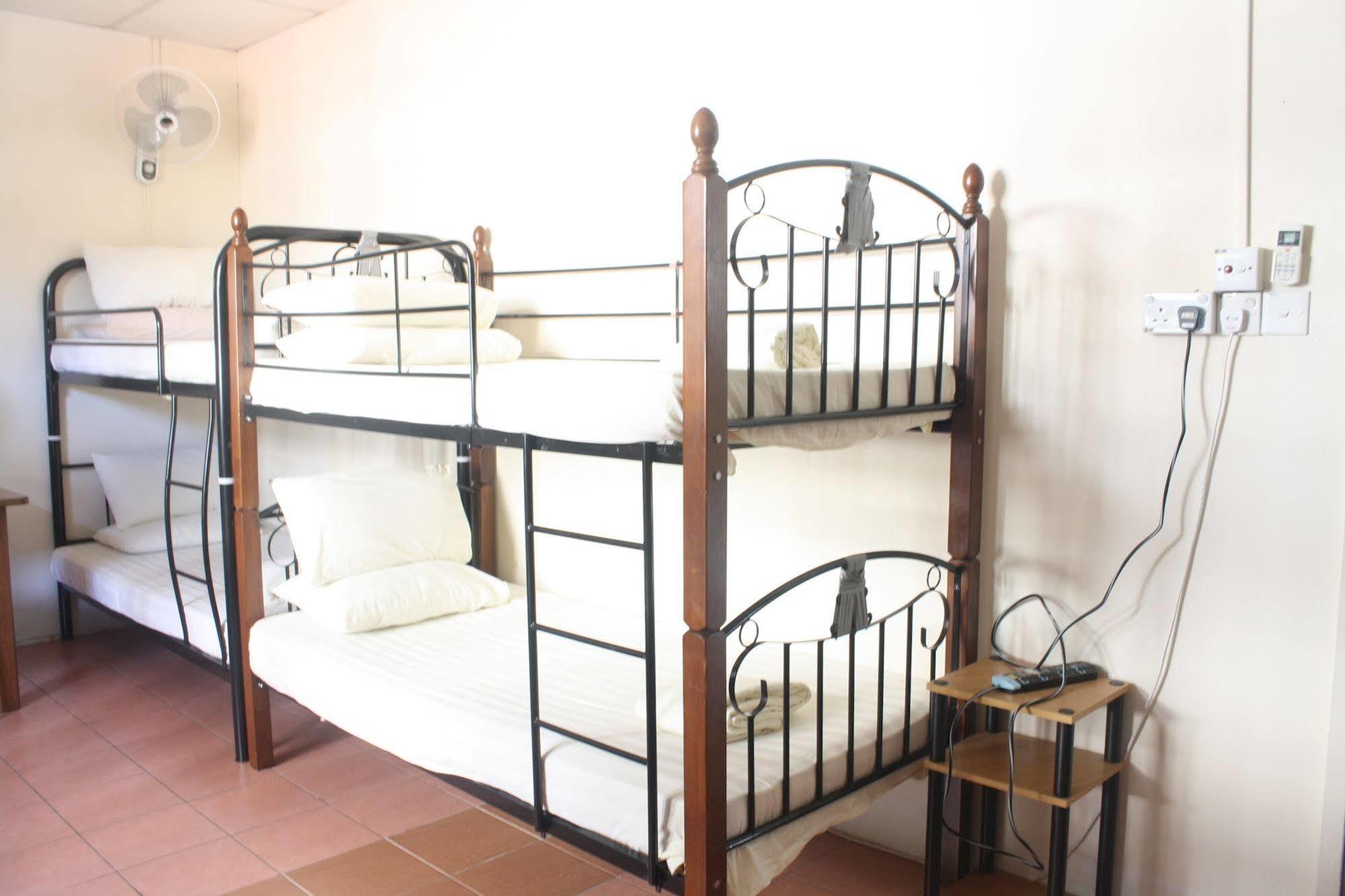 Sensi Backpackers Hostel Kota Kinabalu Exterior photo