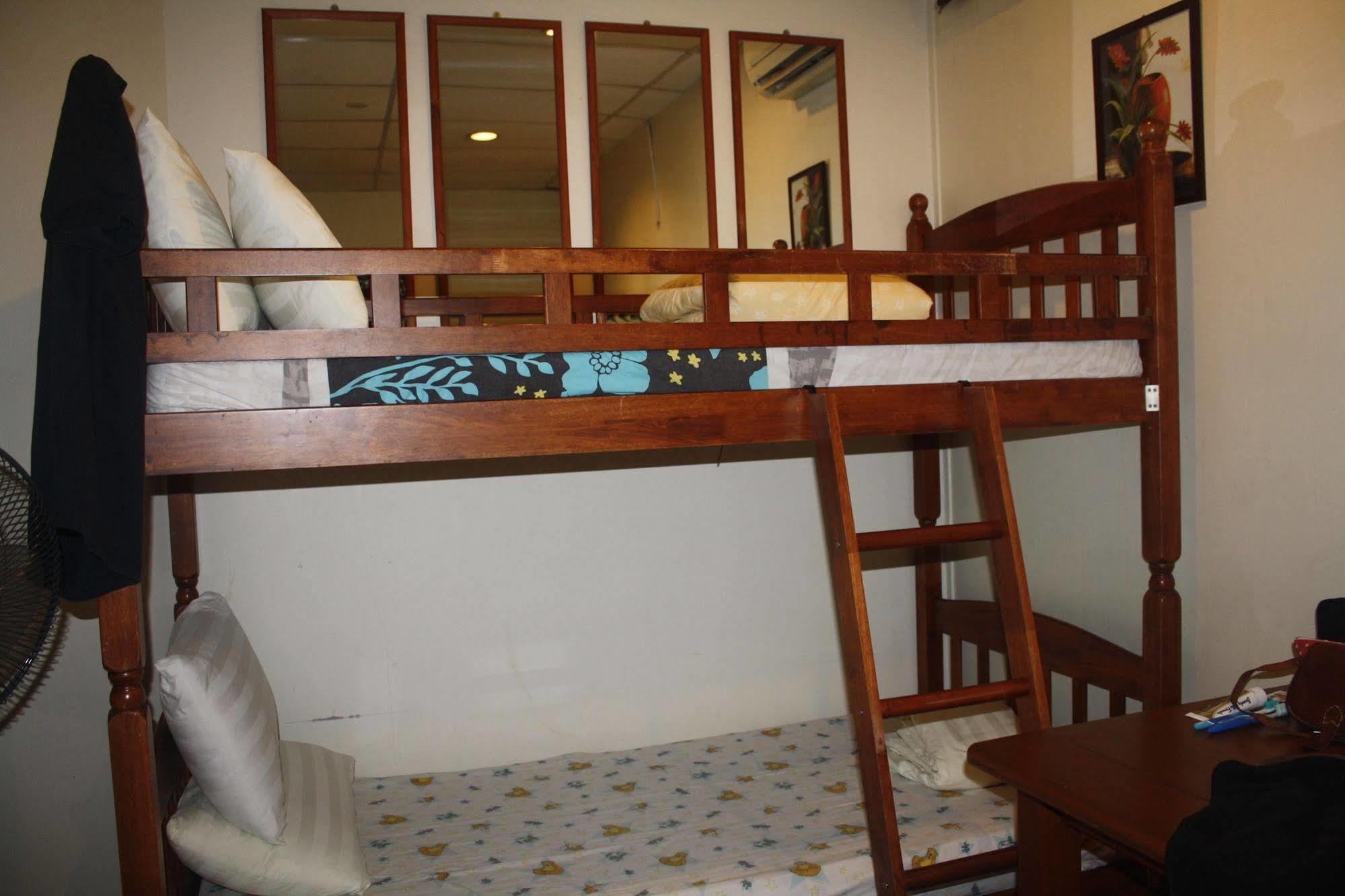 Sensi Backpackers Hostel Kota Kinabalu Exterior photo