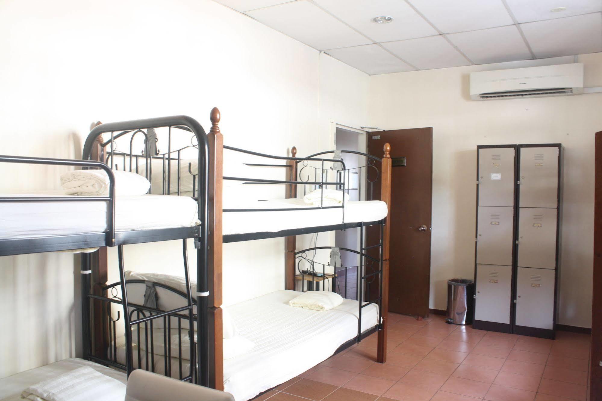 Sensi Backpackers Hostel Kota Kinabalu Exterior photo